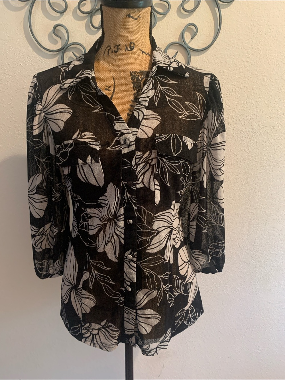 Black & White Floral Button-Front Shirt - Women Tops